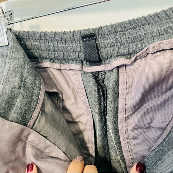 Hugo Boss Men's "Banks4" Wool Gray Striped Pants US 30R - Picture 8 of 13